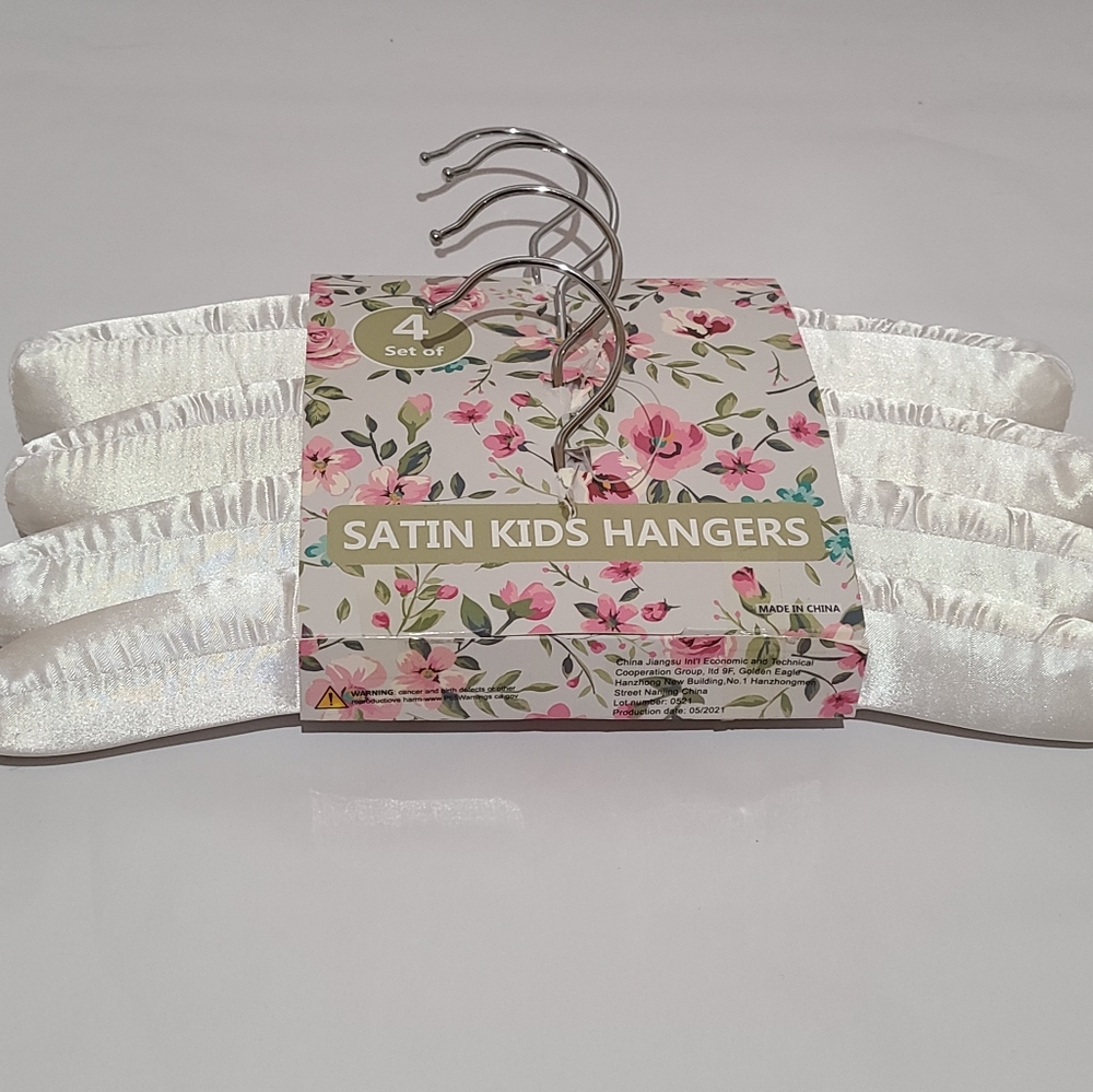 SATIN KIDS HANGERS✨️HOST PICK✨️